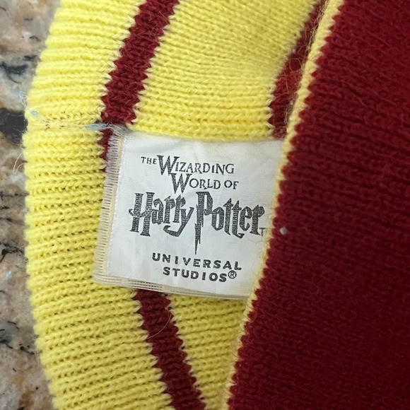 Gryffindor Beanie Winter Hat Striped Red Yellow Universal Studios Harry Potter - Picture 4 of 7
